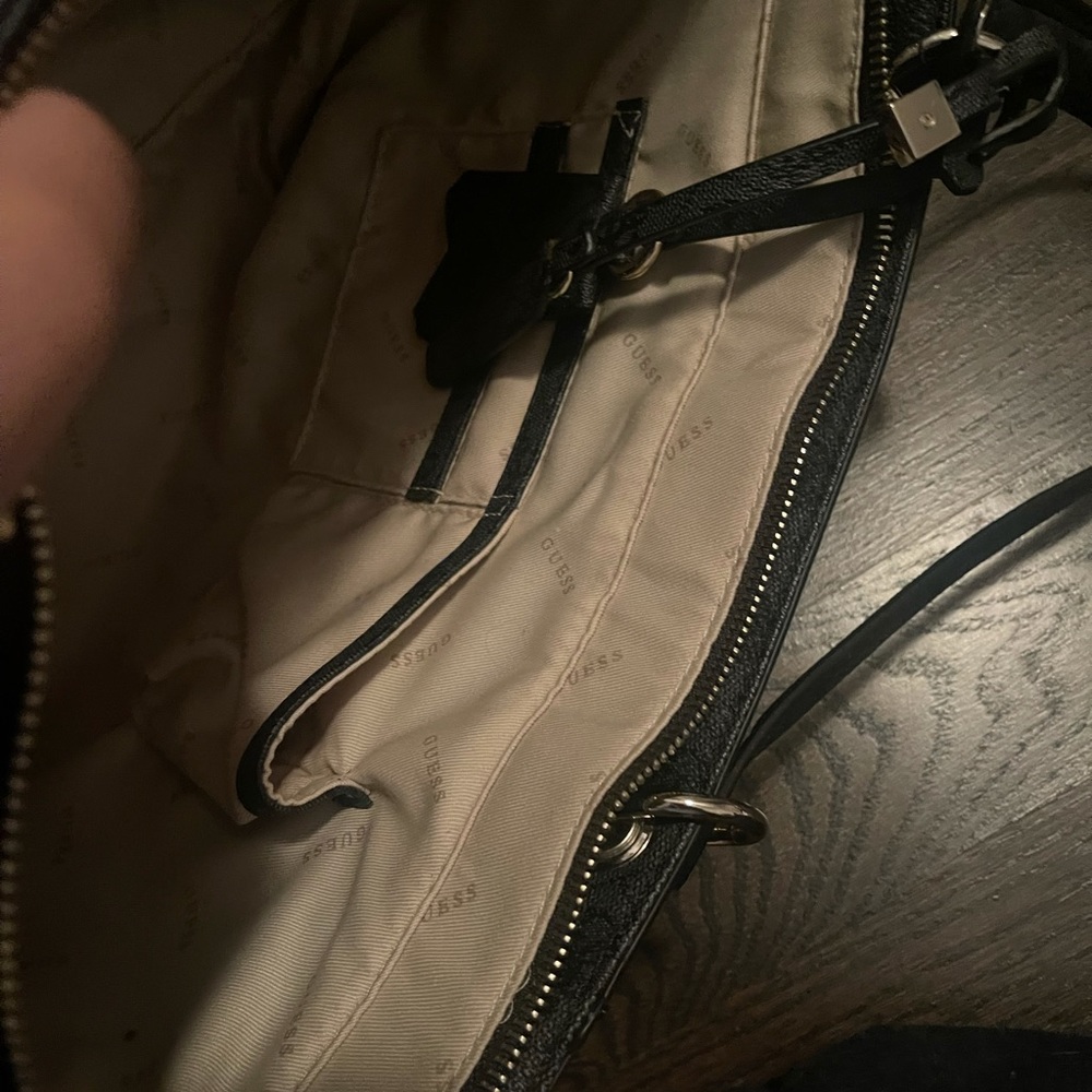 GUESS TOTE BAG - Picture 2 of 8